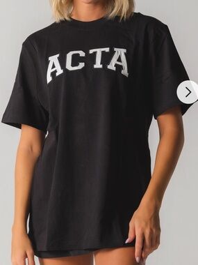 Women’s ACTA oversized black tee S